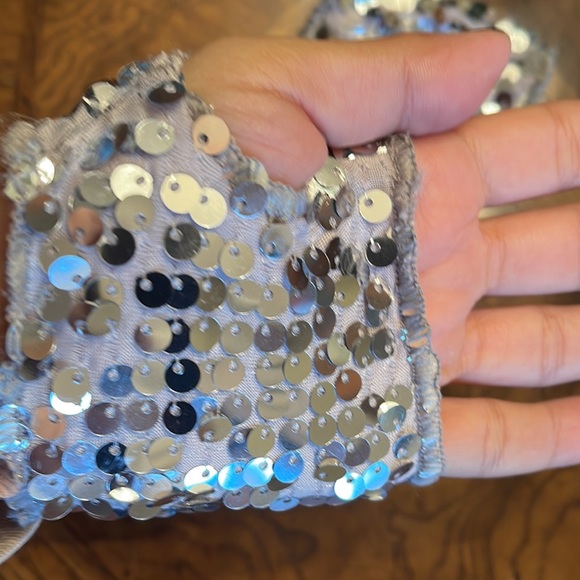 NWOT Weissman silver sequin tank and matching fingerless gloves size kids medium - Picture 9 of 11